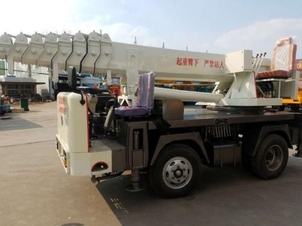 韶关市吊车出租电话_吊车安全施工注意事项